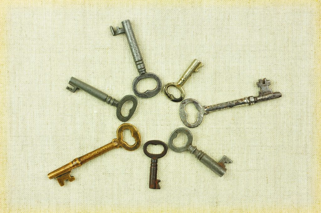 Sette chiavi che rappresentano gli step del metodo di lavoro Assicuratore Facile per le agenzie assicurative